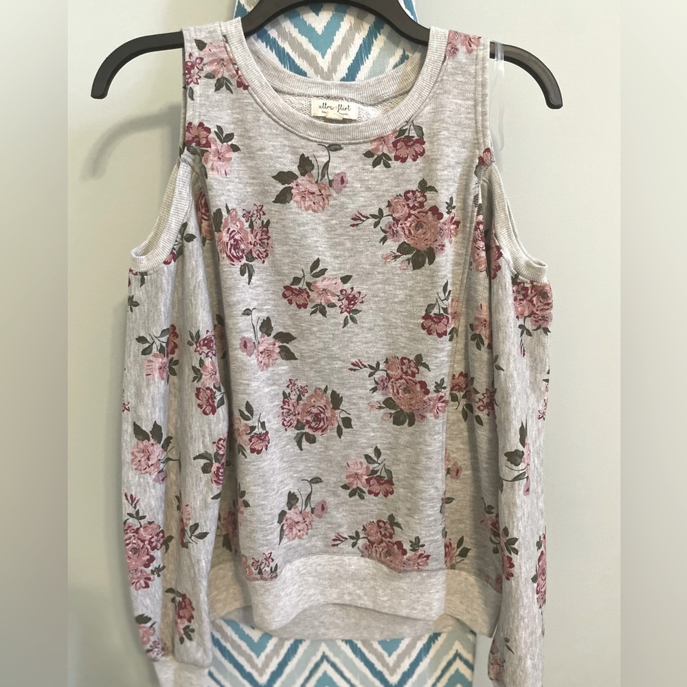 🌸Off Shoulder Sweater Top🌸